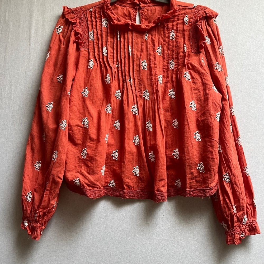 R Vivimos Floral Embroidered Ruffle Neck Pintuck Blouse Red Tag L Fits S